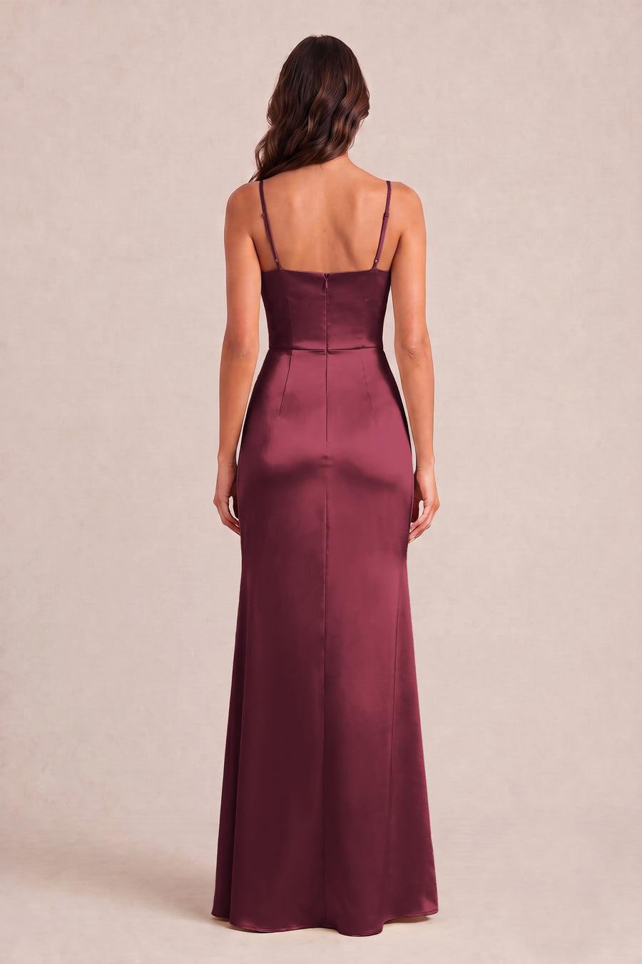 Rosalina Cabernet | Vestido comprido tubinho em cetim brilhante plissado