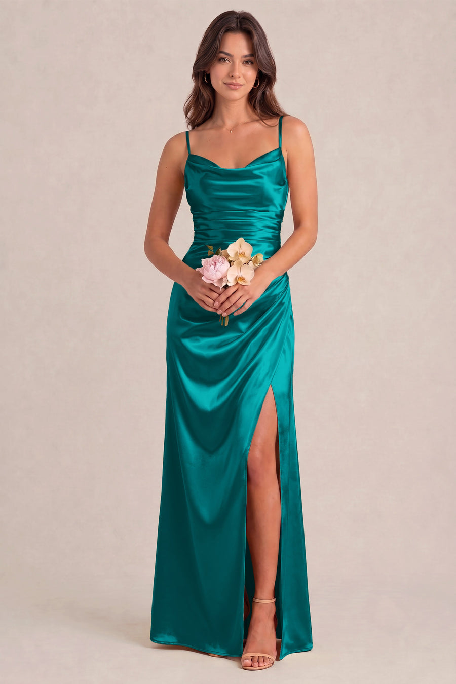 Rosalina Azul Pavão | Vestido comprido tubinho em cetim brilhante plissado
