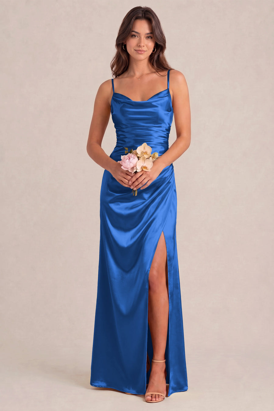 Rosalina Azul Rei | Vestido comprido tubinho em cetim brilhante plissado