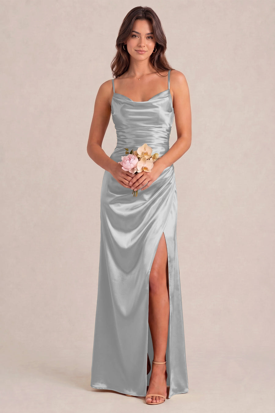 Rosalina Prateado | Vestido comprido tubinho em cetim brilhante plissado