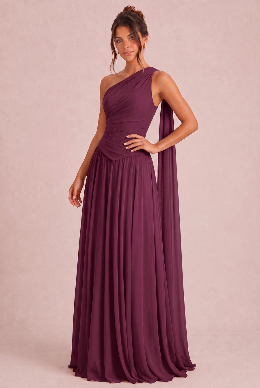 Rosana Cabernet | Vestido de dama de honor evasê em chiffon com detalhe drapeado