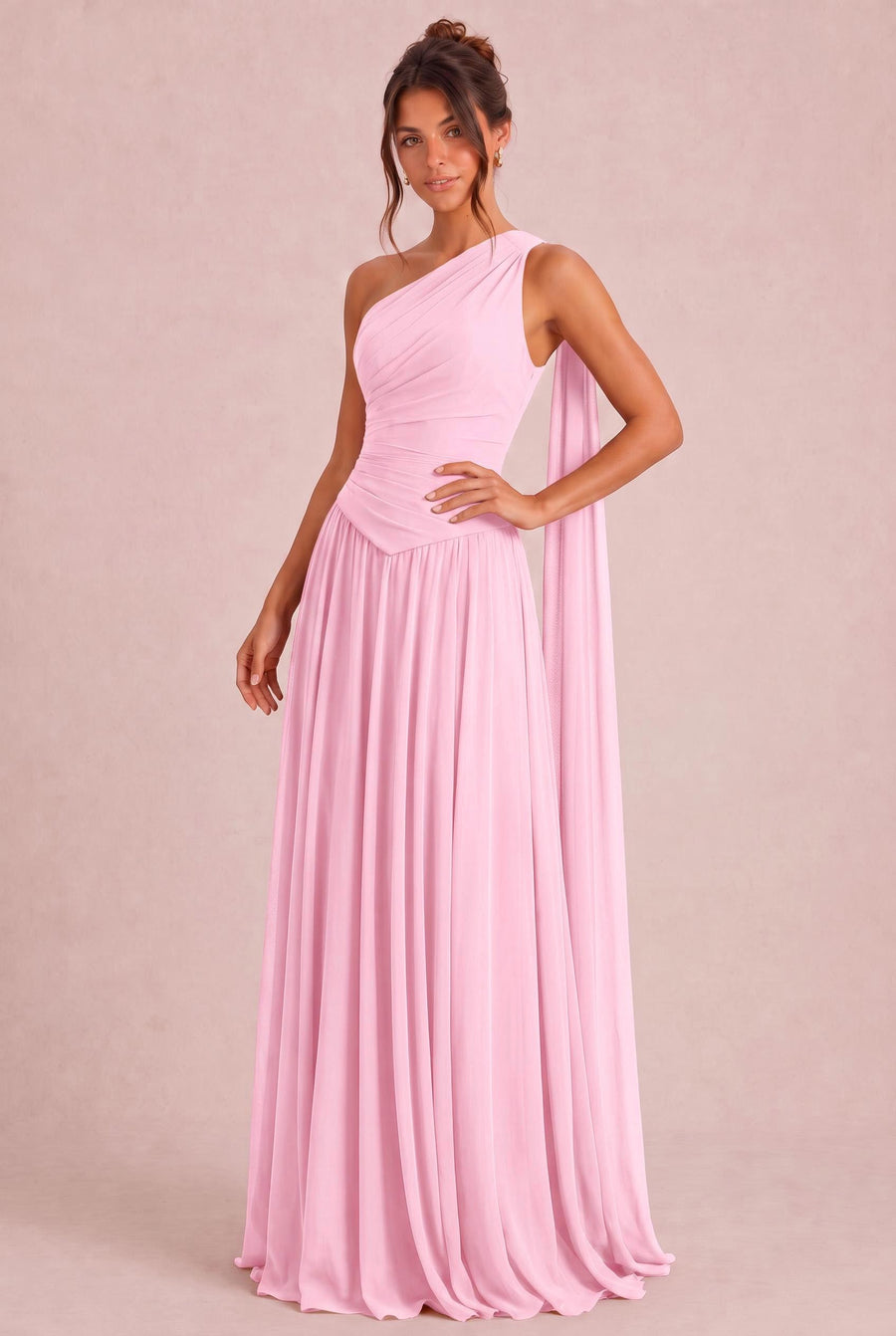 Rosana Rosa Amêndoa | Vestido de dama de honor evasê em chiffon com detalhe drapeado