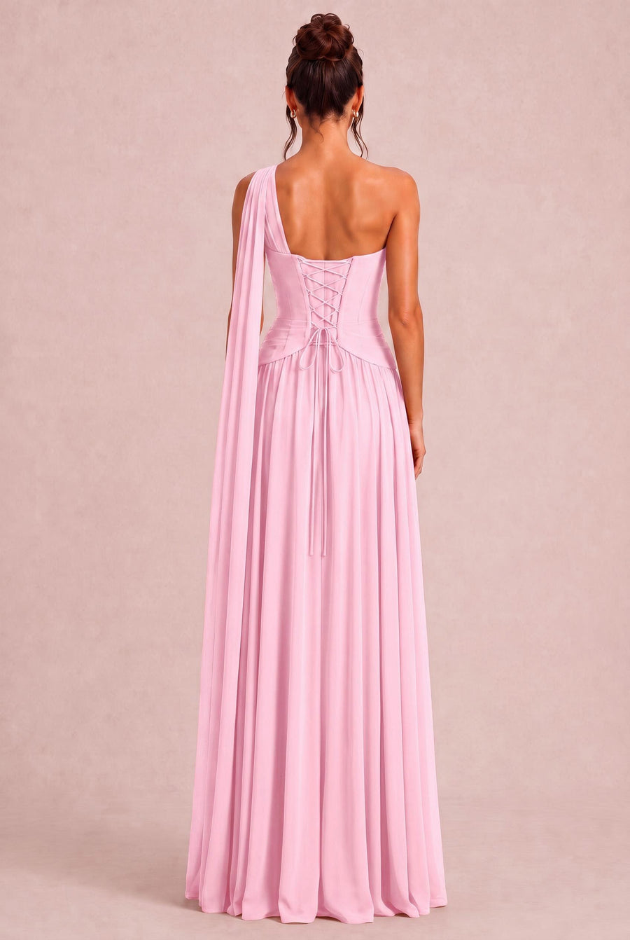 Rosana Rosa Amêndoa | Vestido de dama de honor evasê em chiffon com detalhe drapeado