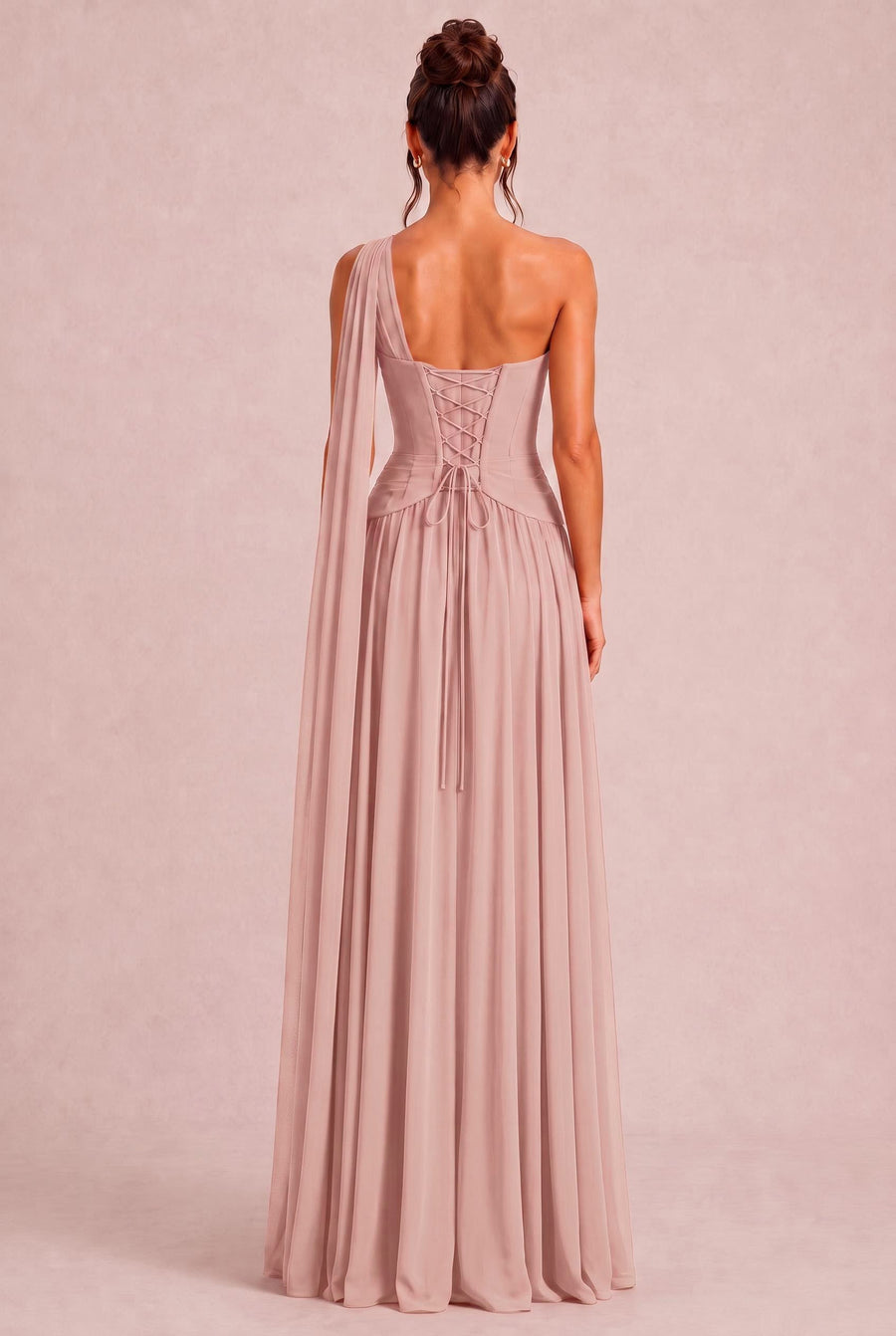 Rosana Rosa Empoeirado | Vestido de dama de honor evasê em chiffon com detalhe drapeado