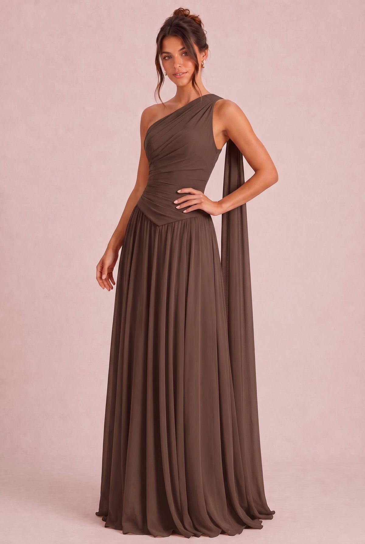 Rosana Café | Vestido de dama de honor evasê em chiffon com detalhe drapeado