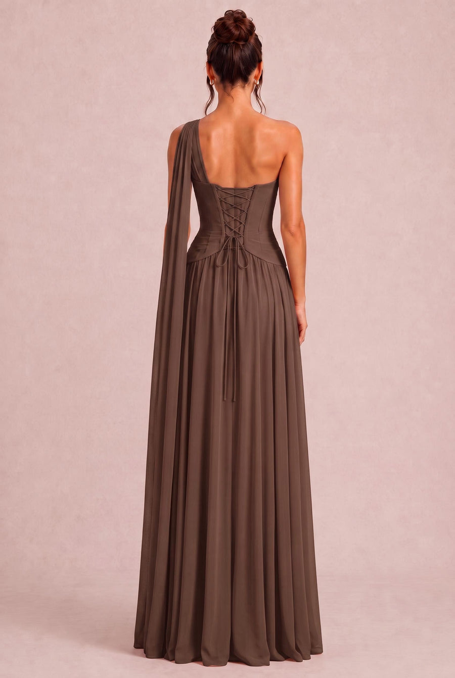 Rosana Café | Vestido de dama de honor evasê em chiffon com detalhe drapeado
