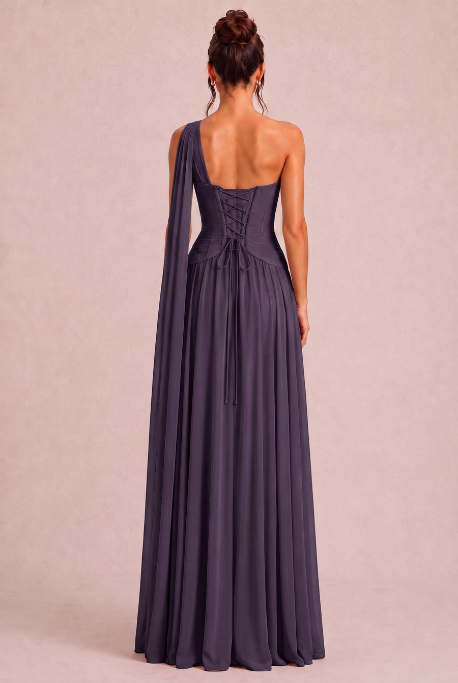 Rosana Ameixa | Vestido de dama de honor evasê em chiffon com detalhe drapeado