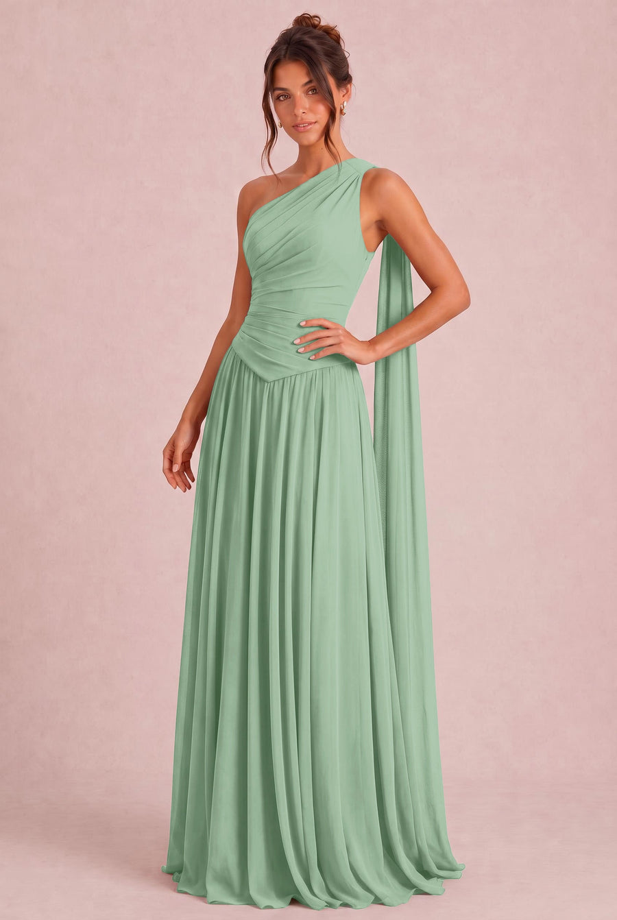 Rosana Verde Salva | Vestido de dama de honor evasê em chiffon com detalhe drapeado