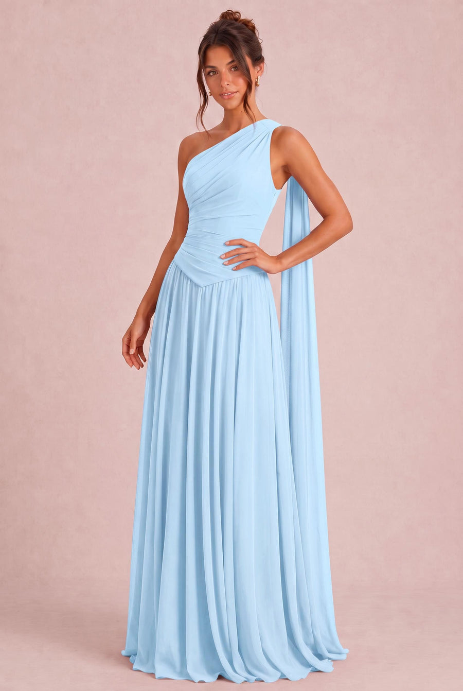 Rosana Azul Celeste | Vestido de dama de honor evasê em chiffon com detalhe drapeado