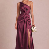 Irene Cabernet | Vestido comprido de um ombro só em cetim mate com franzidos