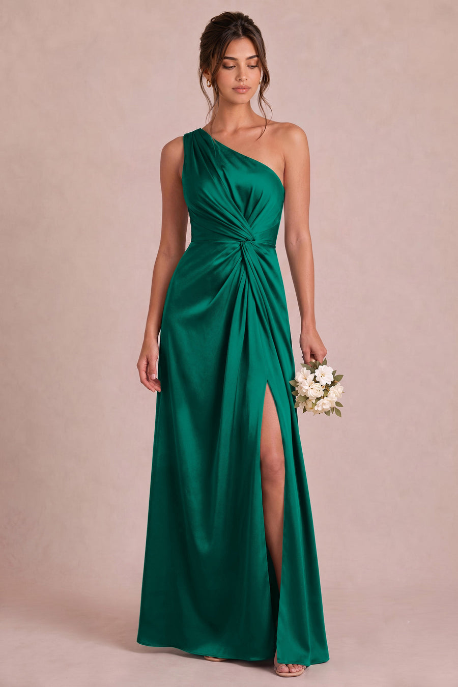 Irene Esmeralda | Vestido comprido de um ombro só em cetim mate com franzidos