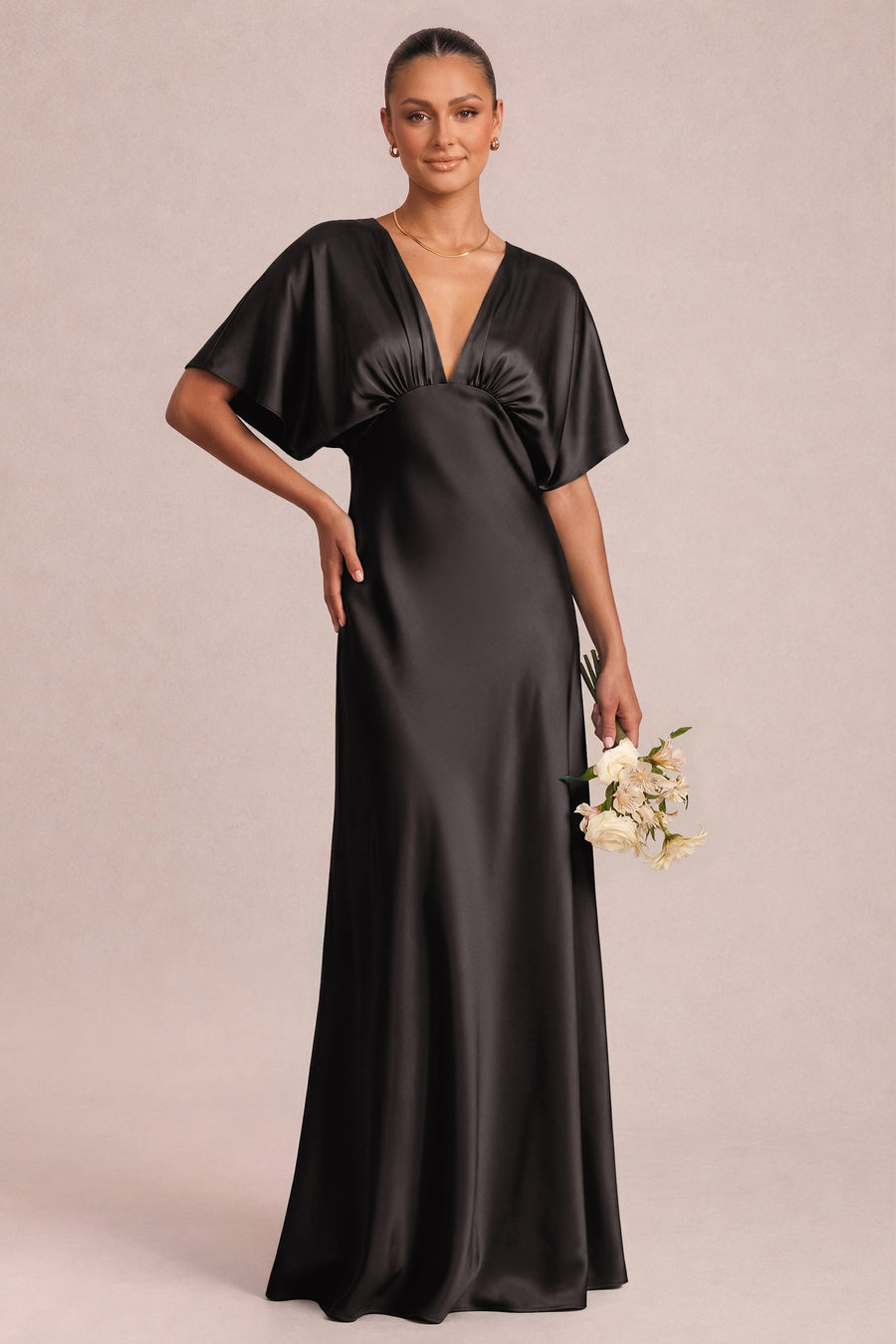 Sara Chocolate | Vestido comprido evasê em cetim brilhante com mangas borboleta