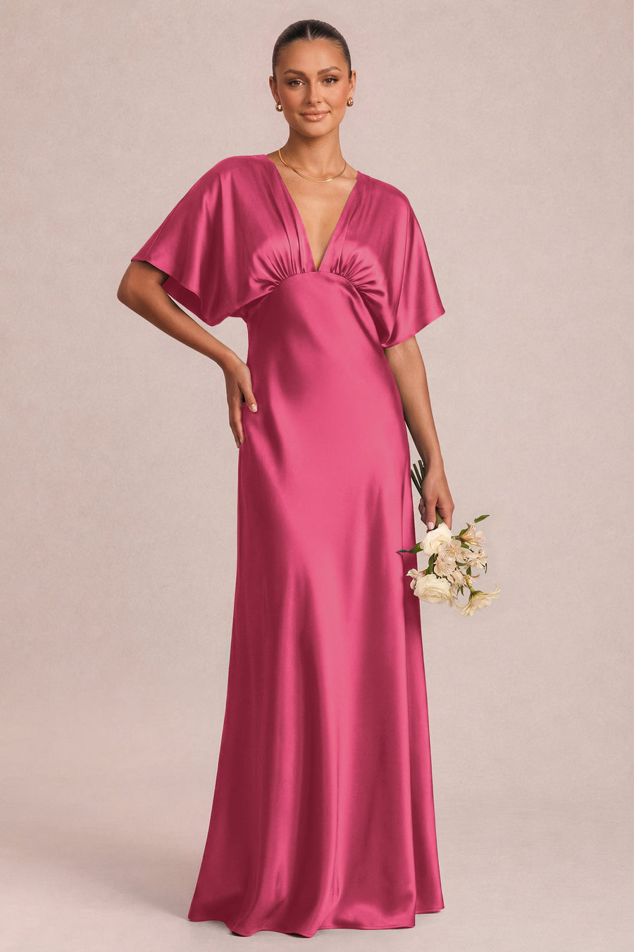 Sara Rosa Canela | Vestido comprido evasê em cetim brilhante com mangas borboleta