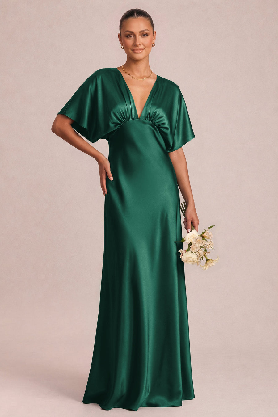 Sara Verde Escuro | Vestido comprido evasê em cetim brilhante com mangas borboleta
