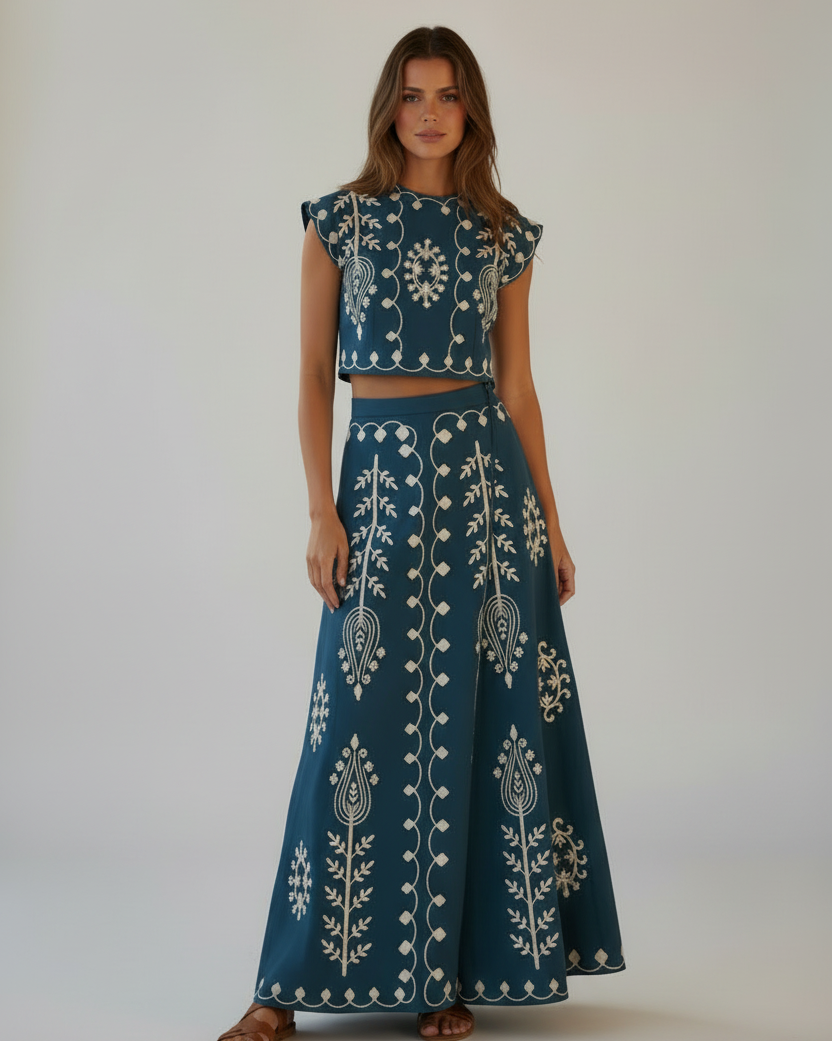Sem chapéu, descalça - conjunto azul escuro bordado