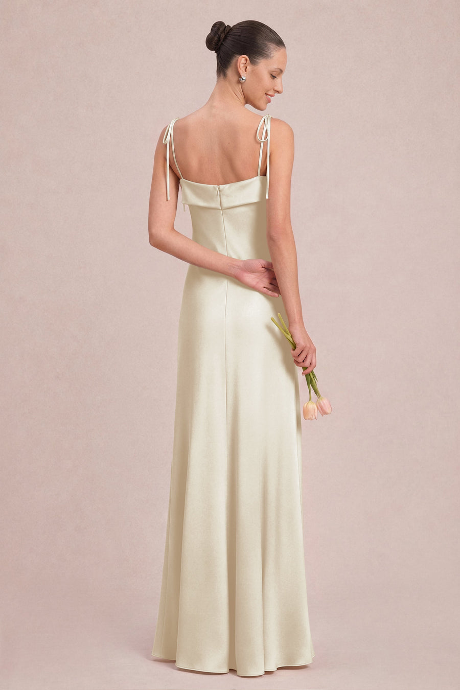 Serafina | Vestido comprido tubinho em cetim mate com alças finas