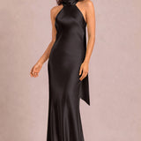Soraia Chocolate | Vestido comprido tubinho em cetim brilhante com detalhe drapeado