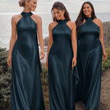 Soraia Azul Marinho Escuro | Vestido comprido tubinho em cetim brilhante com detalhe drapeado