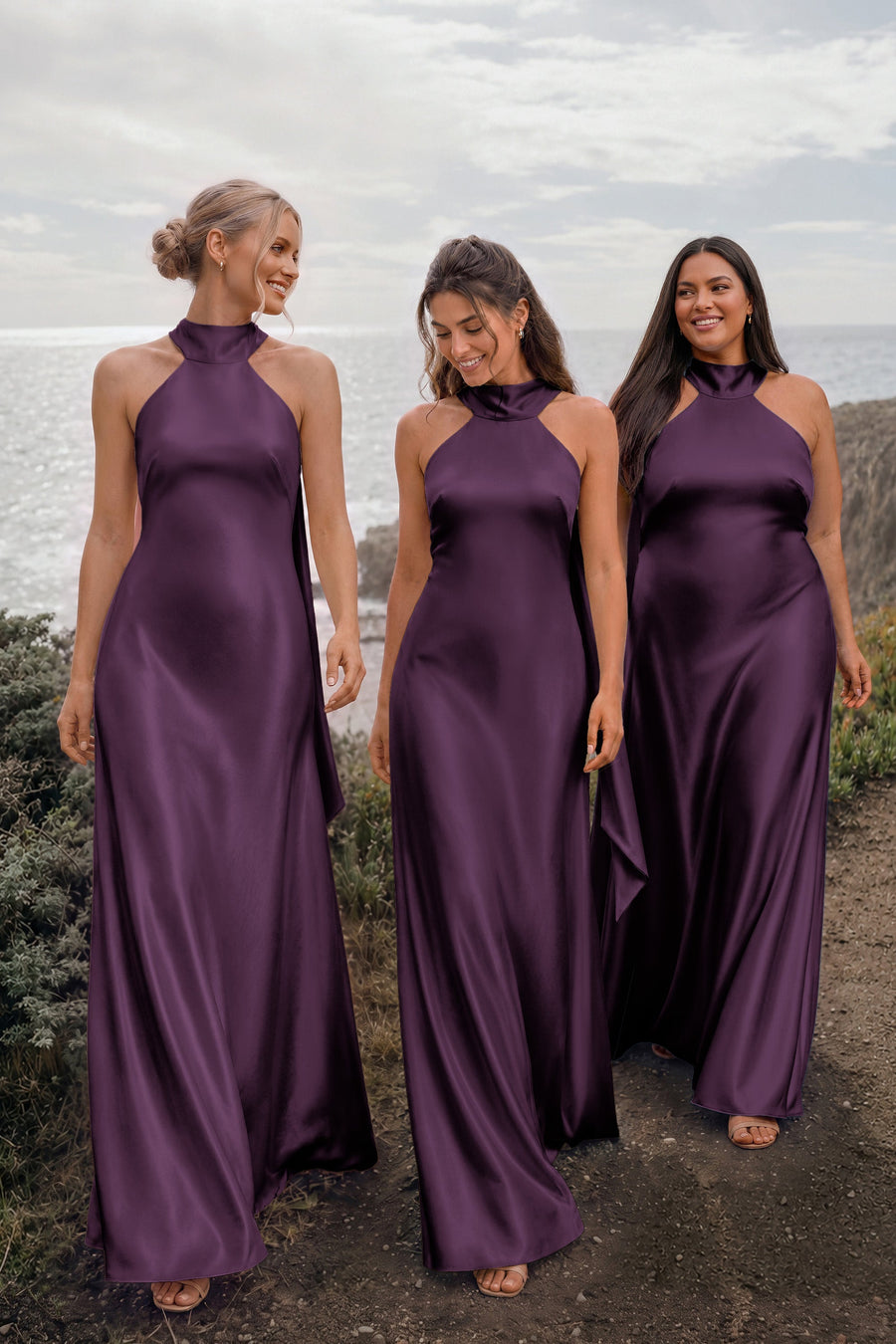 Soraia Violeta | Vestido comprido tubinho em cetim brilhante com detalhe drapeado