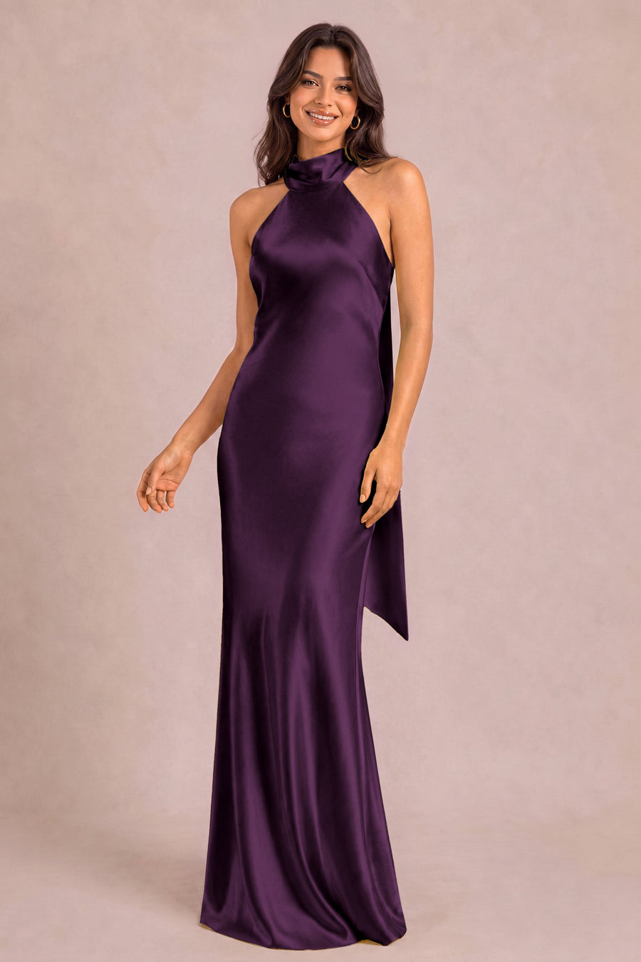 Soraia Violeta | Vestido comprido tubinho em cetim brilhante com detalhe drapeado
