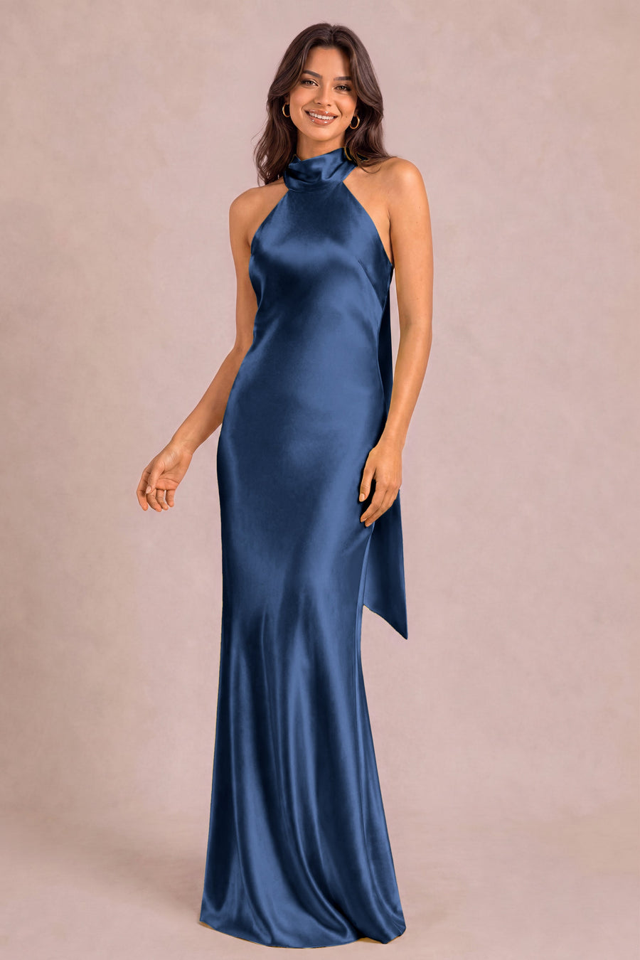 Soraia Azul Marinho | Vestido comprido tubinho em cetim brilhante com detalhe drapeado