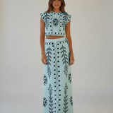 Studio photoshoot - vestido azul bordado