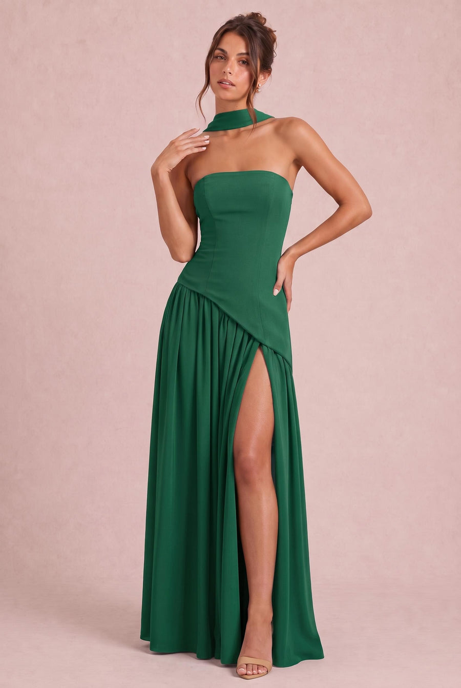 Vera Verde Escuro | Vestido de dama de honor evasê em chiffon com detalhe drapeado