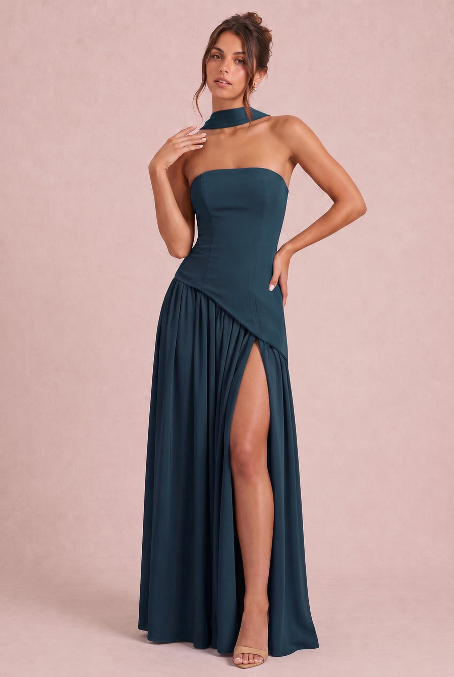 Vera Azul Marinho Escuro | Vestido de dama de honor evasê em chiffon com detalhe drapeado