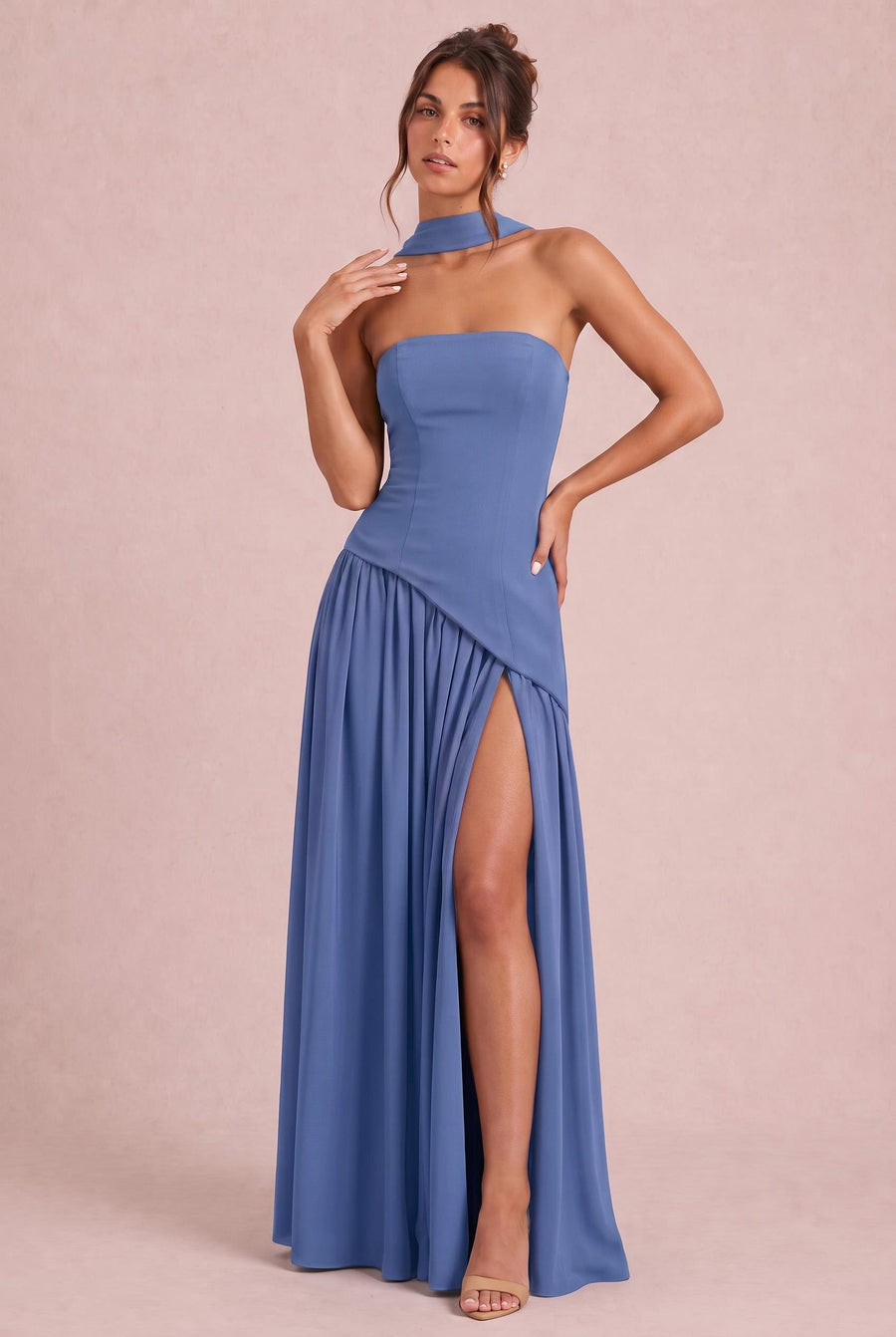 Vera Pervinca | Vestido de dama de honor evasê em chiffon com detalhe drapeado