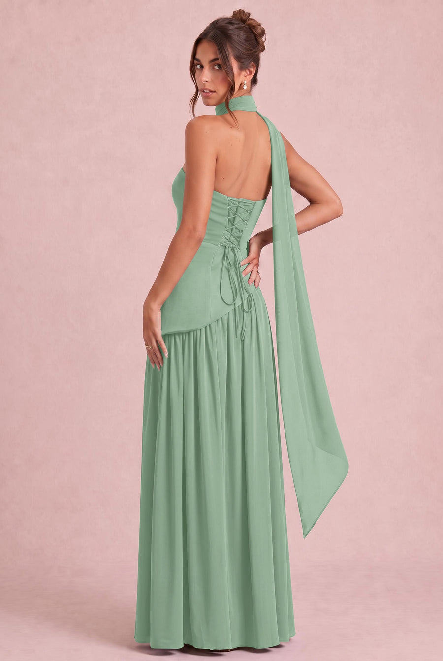 Vera Verde Salva | Vestido de dama de honor evasê em chiffon com detalhe drapeado