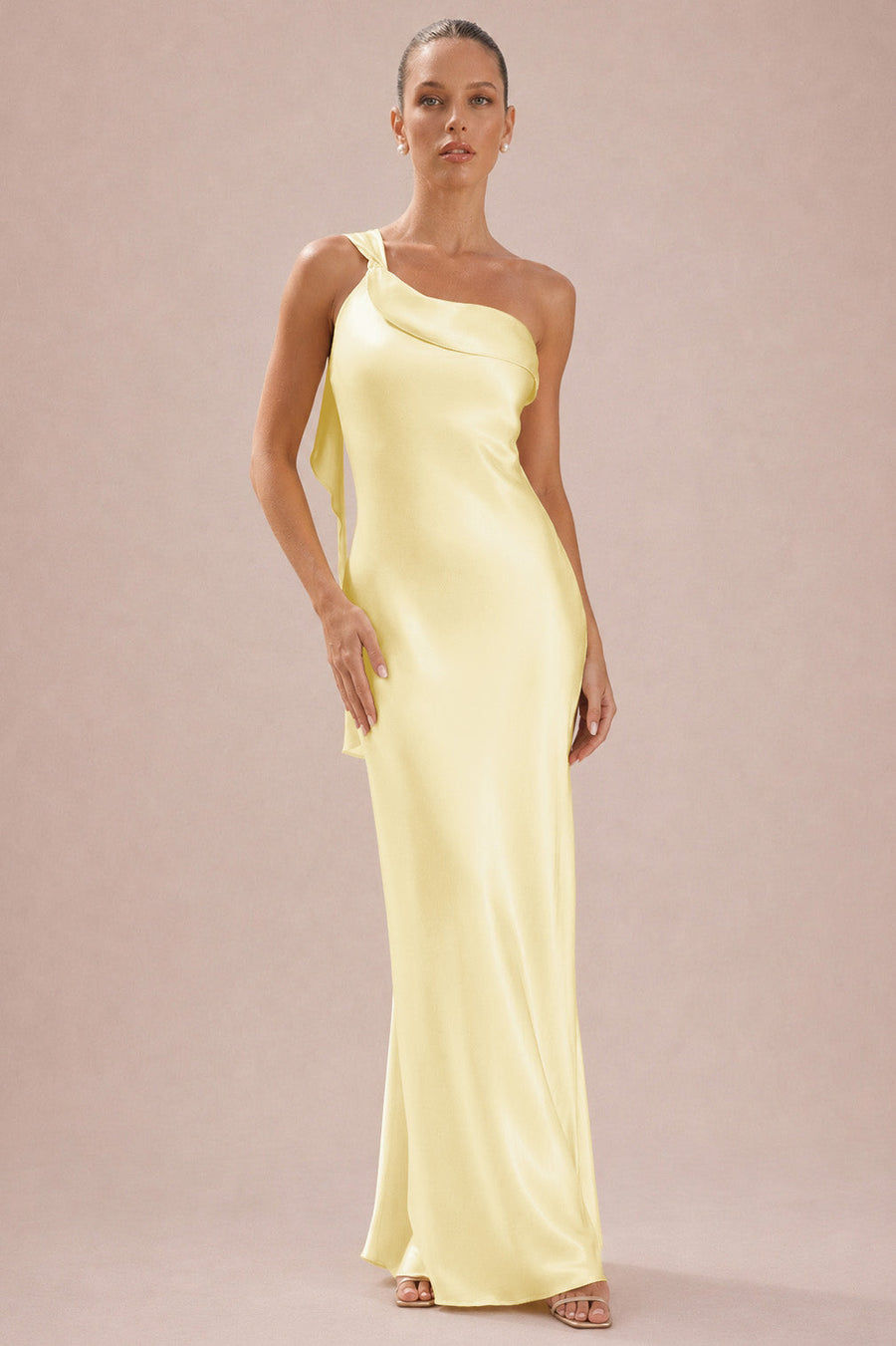 Zita | Vestido de dama de honor tubinho em cetim mate com detalhe drapeado